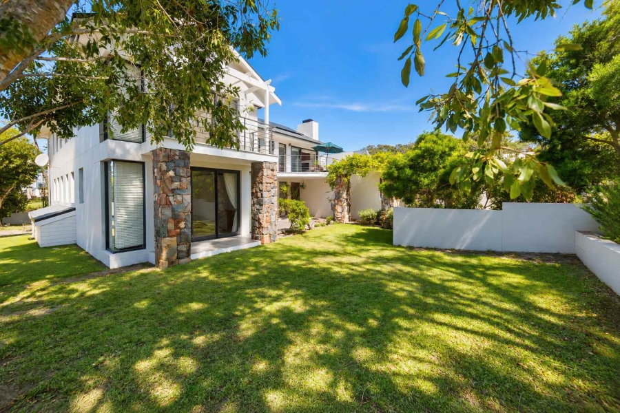 4 Bedroom Property for Sale in Fernkloof Estate Western Cape